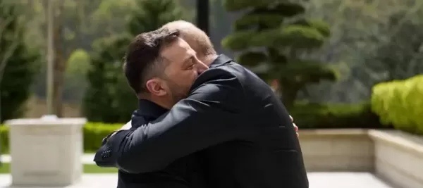 Это не просто дружба, это прямо любовь! Фото из интернета. Зеленский и Алиев. 