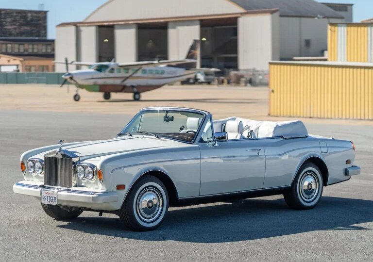 Последний аристократ эпохи: история Rolls-Royce Corniche IV 1994 года