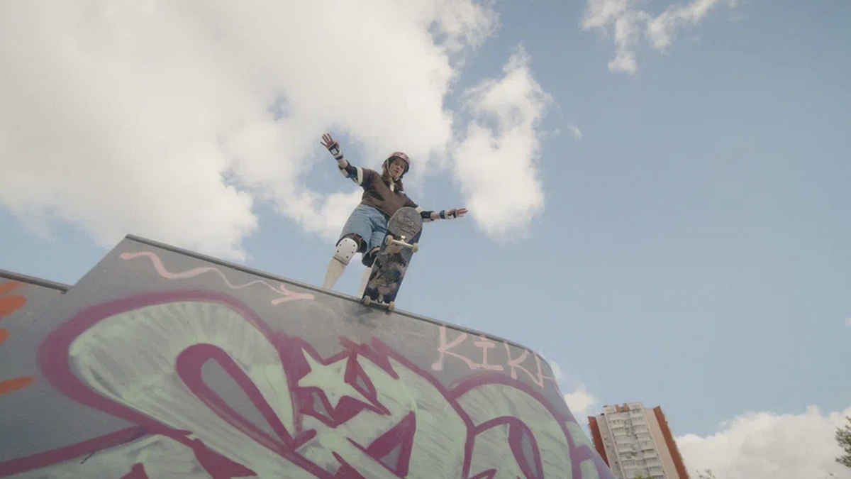 Кадр из фильма "Своя в доску"