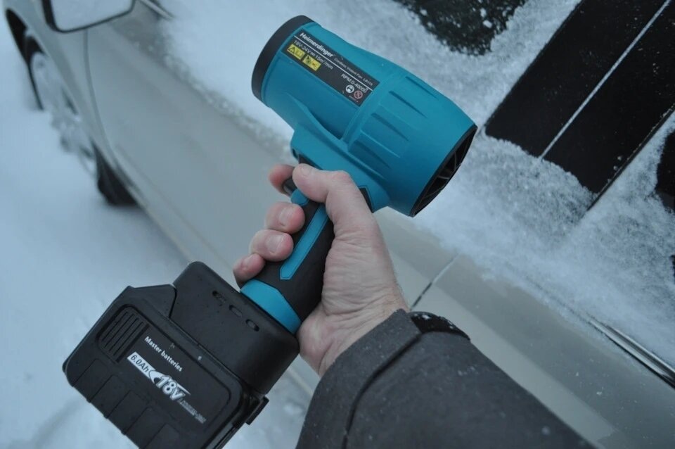 Воздуходувка аккумуляторная вживую.