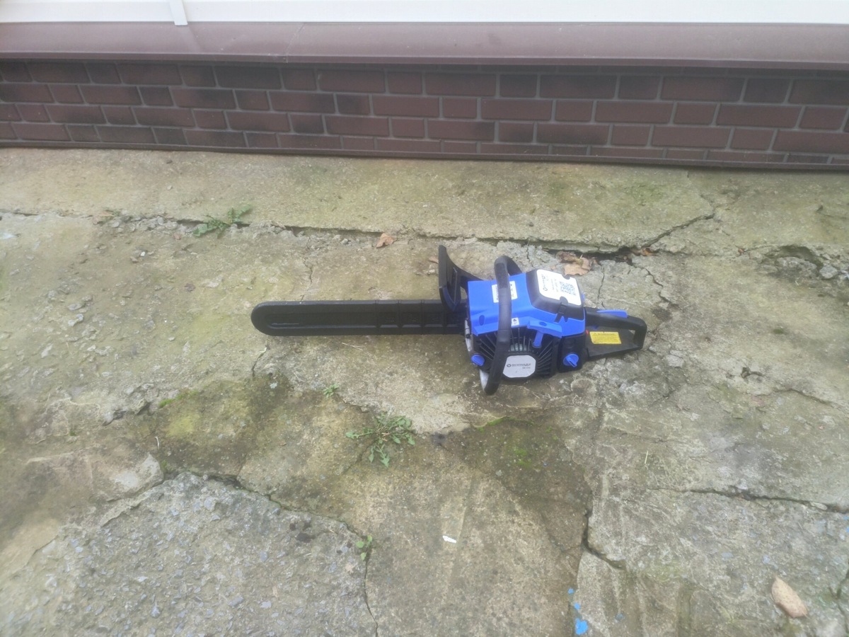 Бензопила SCHWARZ вживую.