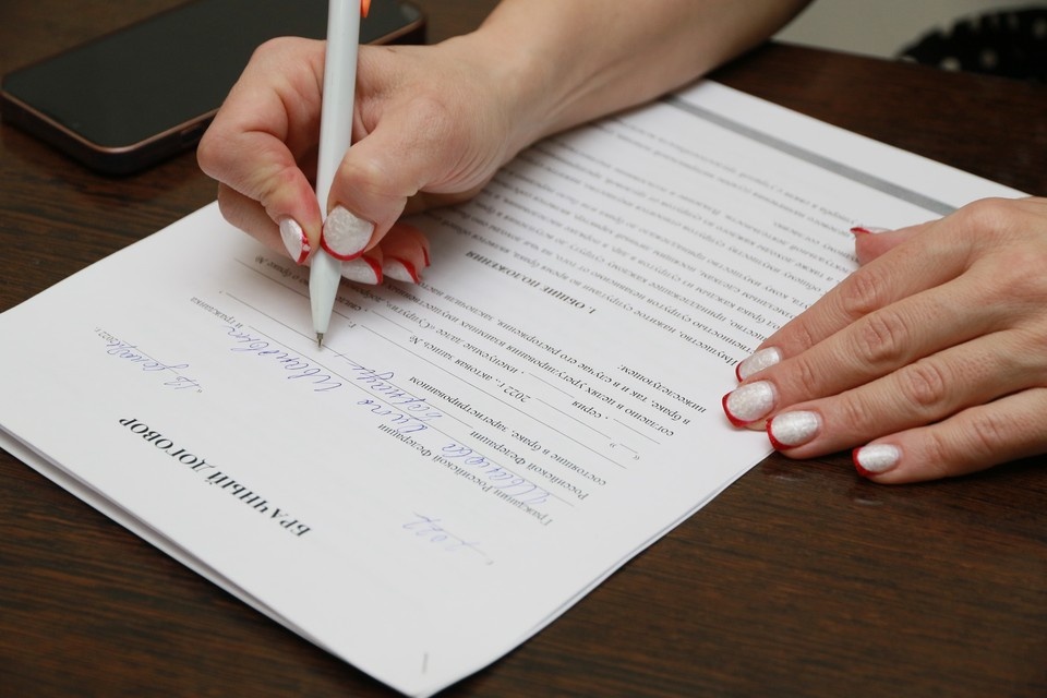    Нотариусы обеспечивают законность сделок, сохранность имущества и документов, защиту прав Алексей БУЛАТОВ