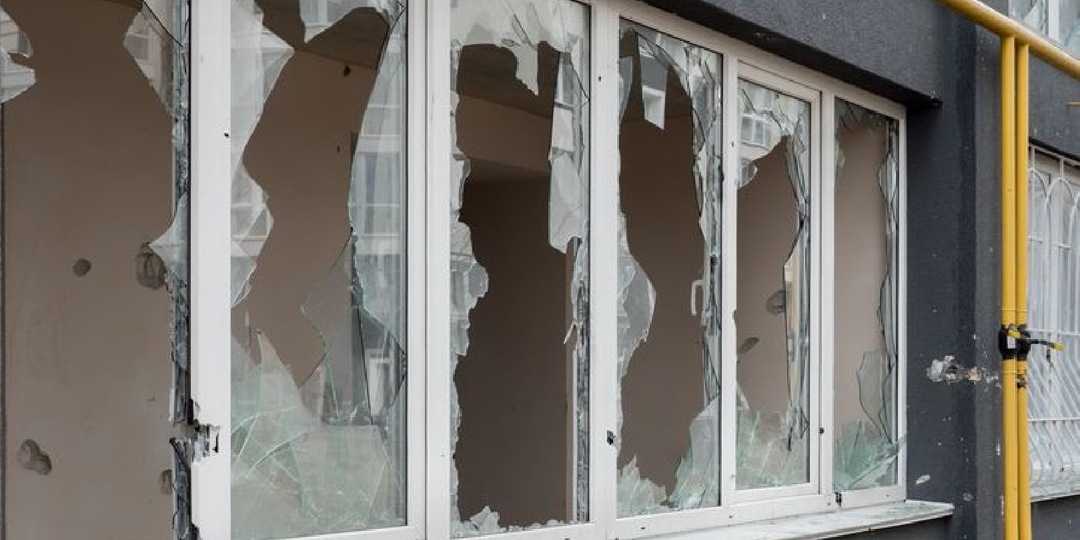 В Севастополе обломки БПЛА упали на больницу