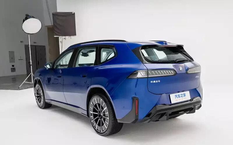 BMW iX3📷
