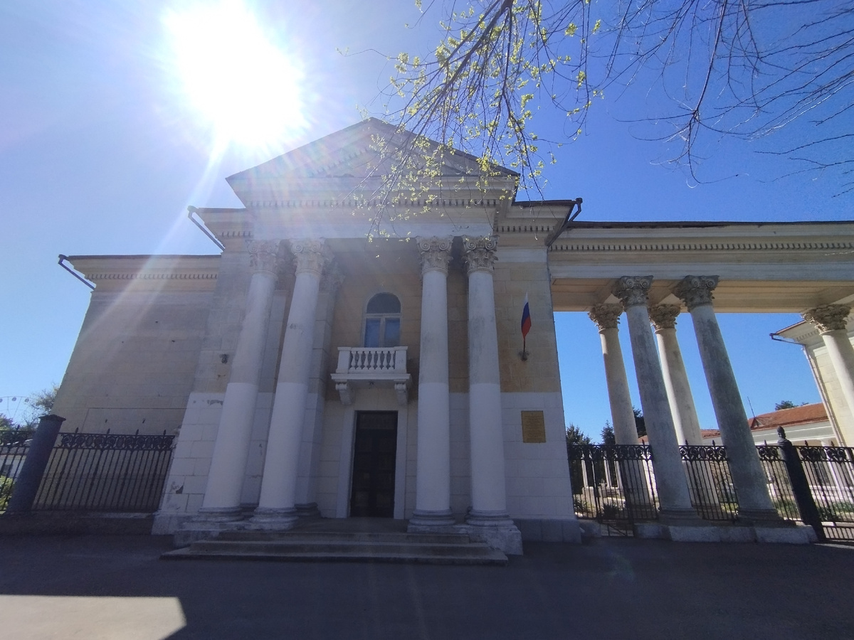 Евпатория. Улица Кирова. ЗДЕСЬ и далее фото автора и(или) из личного архива автора, если не указано иначе.