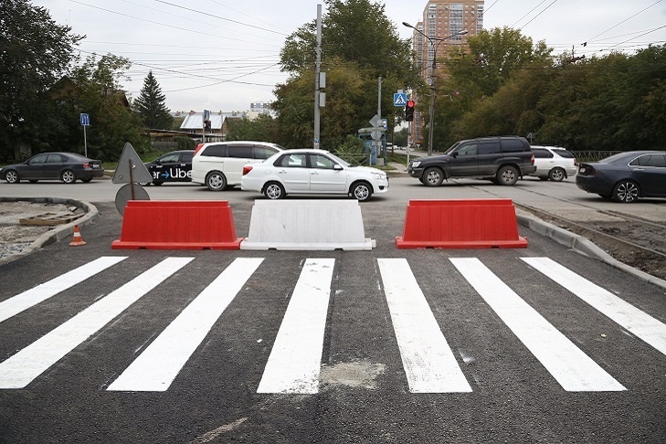 На дорогах Новосибирска станет больше пластиковых «зебр»