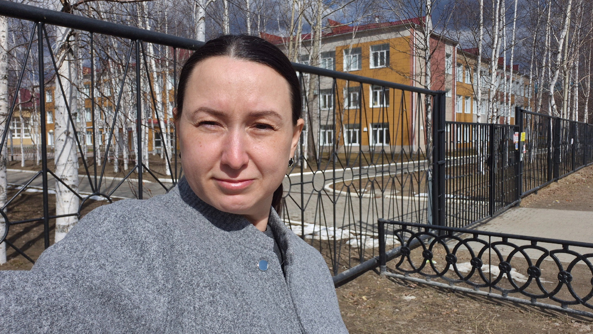 Я у школы, где проходил экзамен