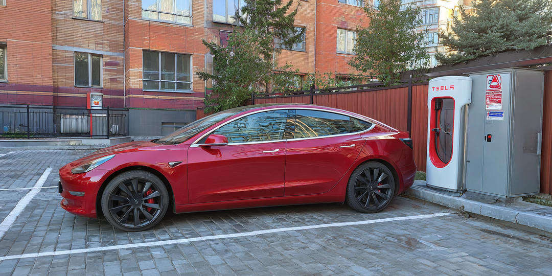 Очереди уходят в цифровой вид: Tesla запускает виртуальное ожидание у Supercharger