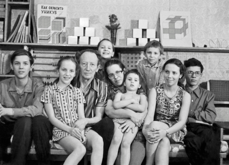 Эксперимент длиною в жизнь: что стало с «чудо-детьми» семьи педагогов-Никитиных?