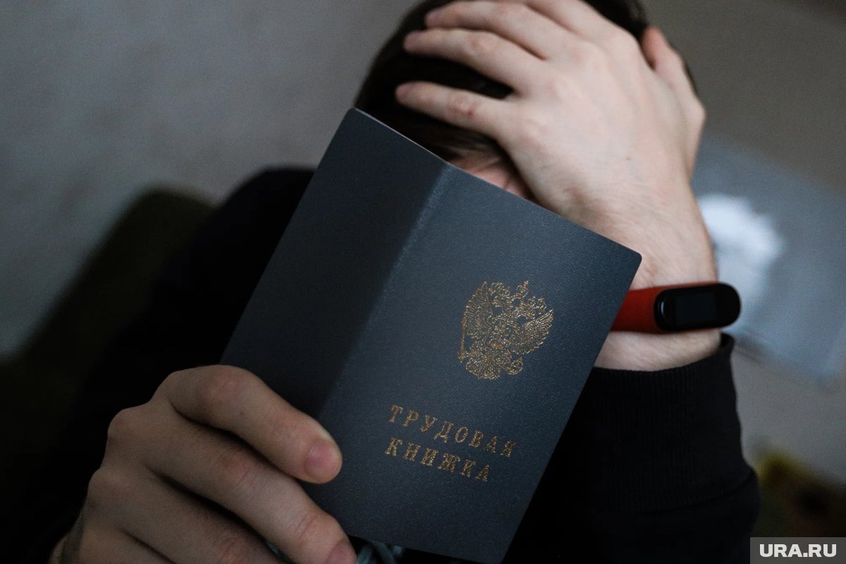     Работодатели уже переходят от перевода сотрудников на неполную занятость к более жестким мерам, отмечает Александр Сафонов