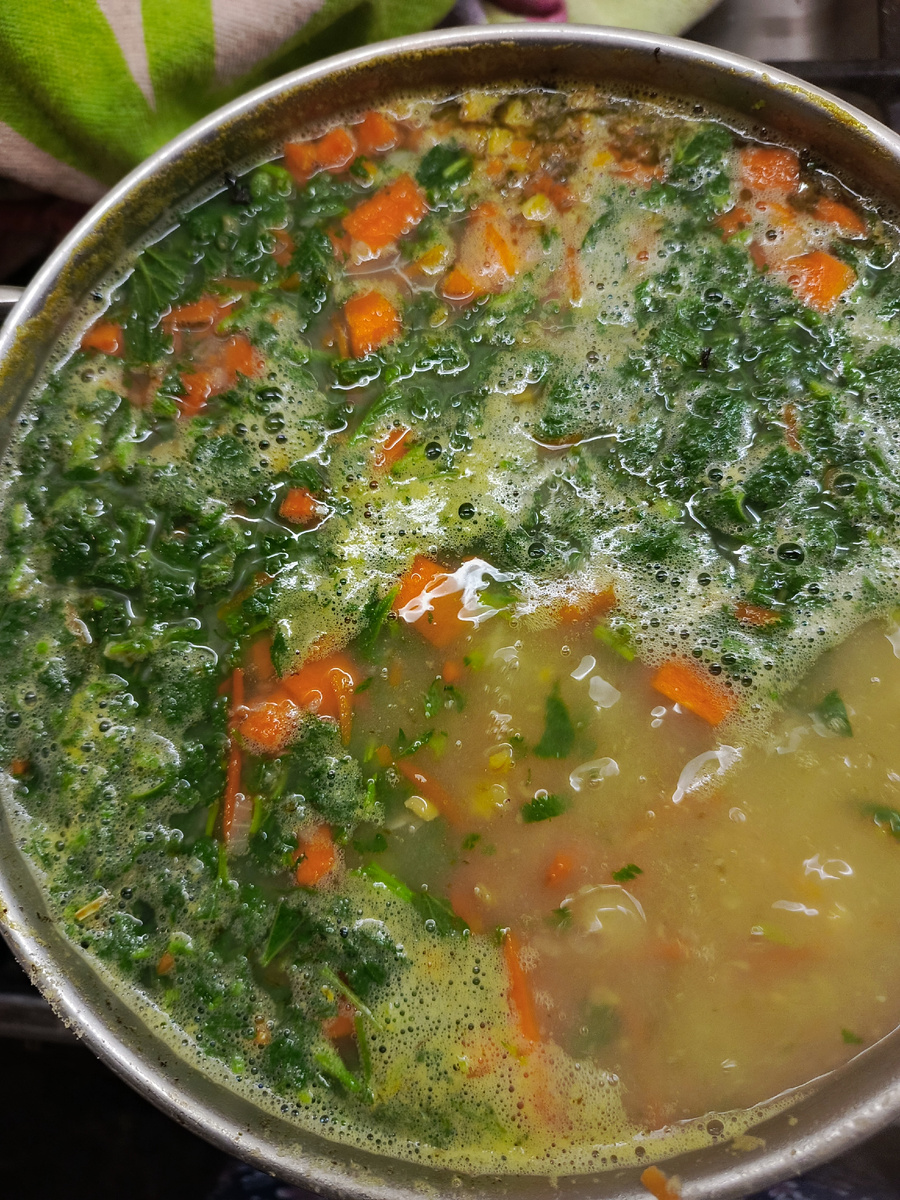 Гороховый суп с крапивой.