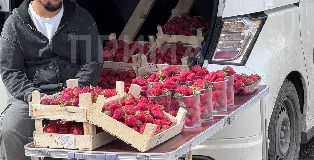 Клубнику начали продавать на улицах Красноярска