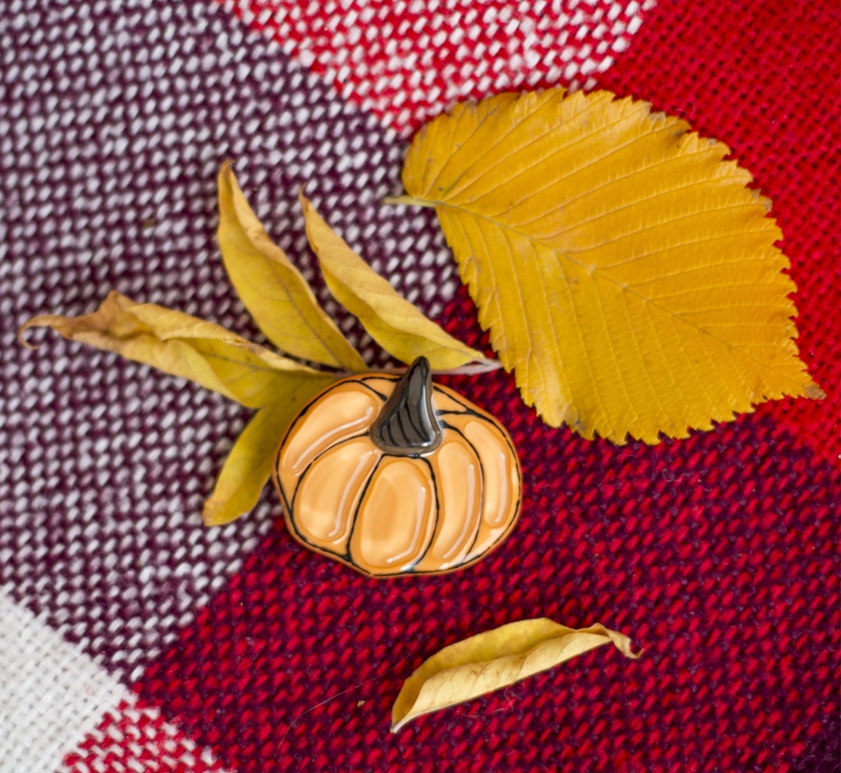 Брошь в технике фьюзинг