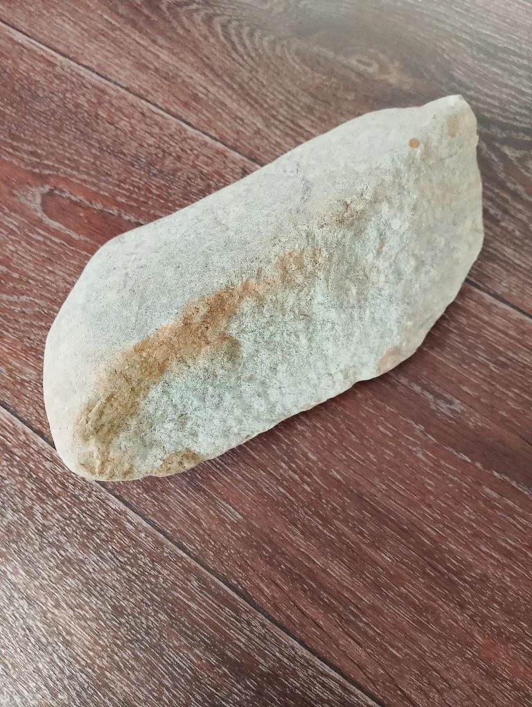 Вот такой камень. 