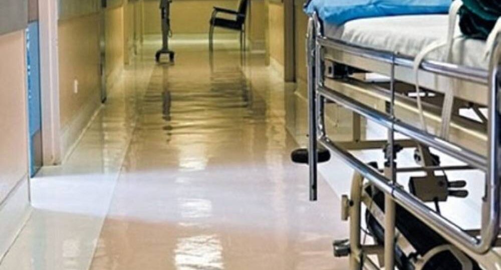 Следователи возбудили дело после падения подростка с каталки в больнице