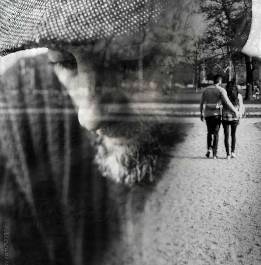 Она не ушла. Она осталась. Но он почувствовал, что потерял её, не выходя из дома