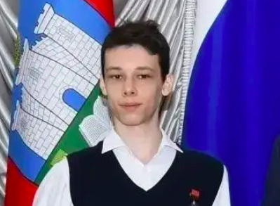 В Орле 12-летний Артем Стефанов награждён знаком "Горячее сердце" за спасение людей из пожара