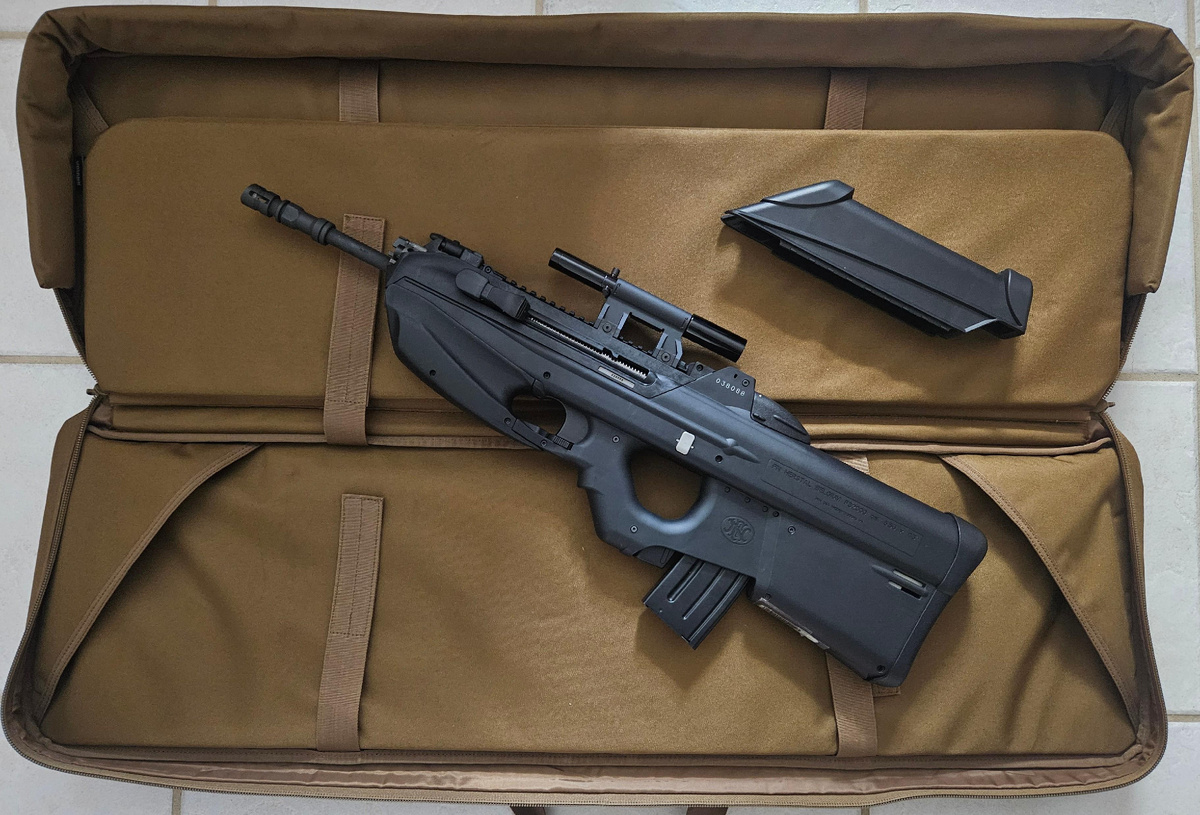 Штурмовой-гранатометный комплекс FN F2000. Фото из открытых источников. 