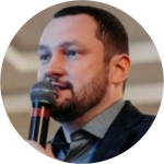 «Если Мель­ни­чен­ко дей­стви­тель­но идёт на но­вый срок, ло­гич­но, что он хо­чет пе­ре­со­брать ко­ман­ду, сде­лать её бо­лее эф­фек­тив­ной, и пе­ред вы­бо­ра­ми это са­мый под­хо­дя­щий мо­мент», – от­ме­ча­ет он.