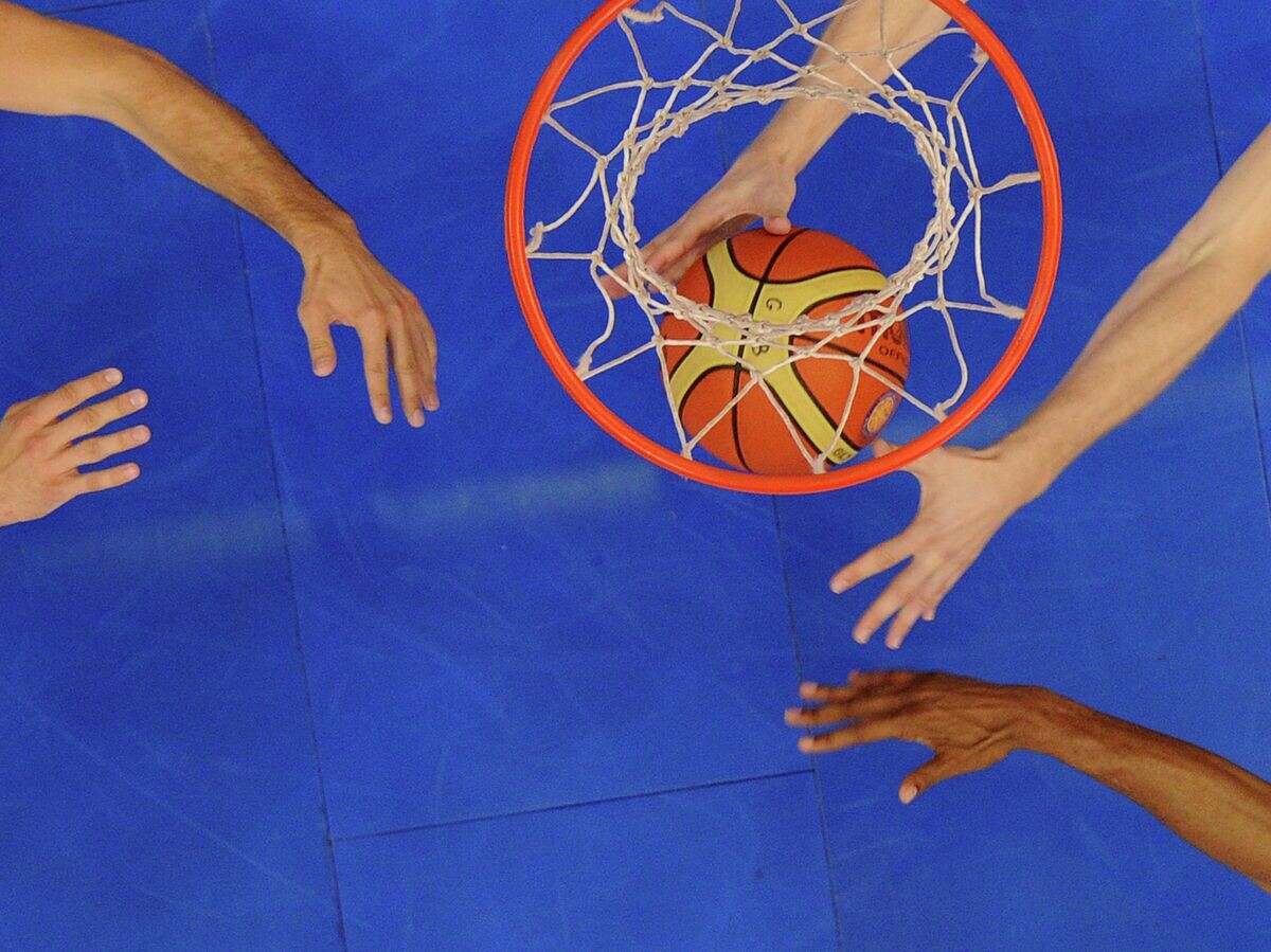    Баскетбольный мяч в кольце | © РИА Новости / Алексей Филиппов