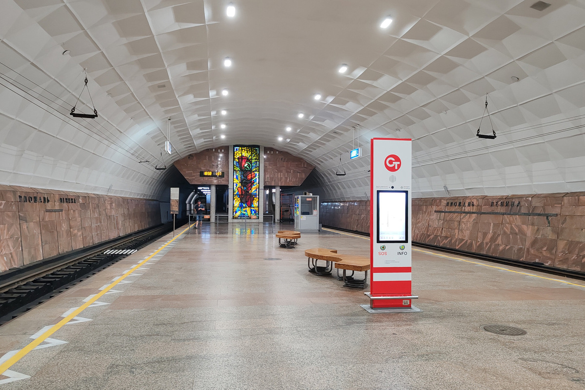 По похожей схеме в Москве построены, например, станции метро «Библиотека имени Ленина» и «Аэропорт»