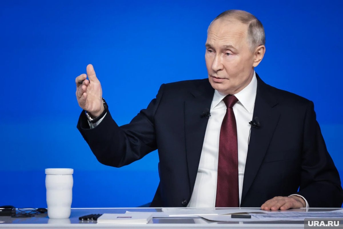     Владимир Путин в шутку посоветовал боксеру Шумкову и дальше кусать соперников на ринге