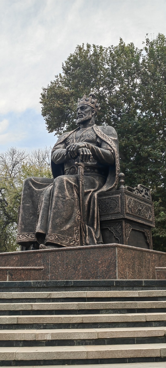 Памятник Амира Темура (Тамерлана) в Самарканде