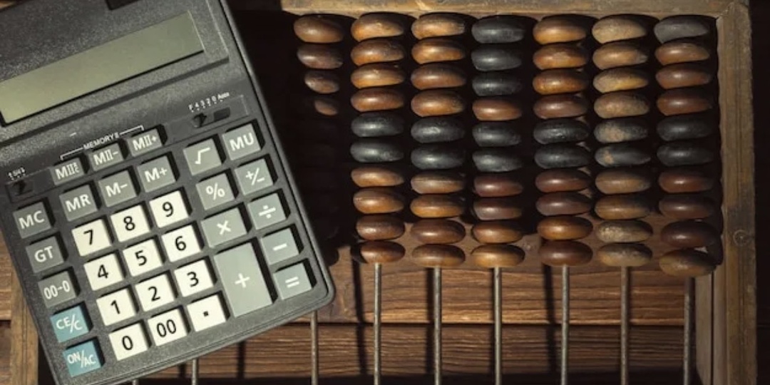 Отложите калькулятор в сторону: я сравнил зарплату отца в 1985-м и свою в 2026-м и теперь не знаю, радоваться или грустить