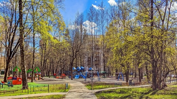 Это неплохо, когда у тебя есть и желание и возможность сделать всё так, как ты задумал ... С Воскресением Вас!   

Весна в Москве ...   

  