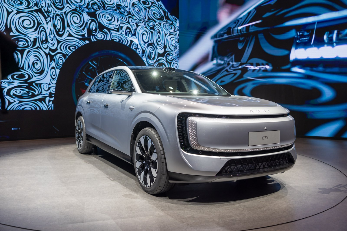 Одна из новинок Пекинского автосалона 2026 года – кроссовер AUDI E7X