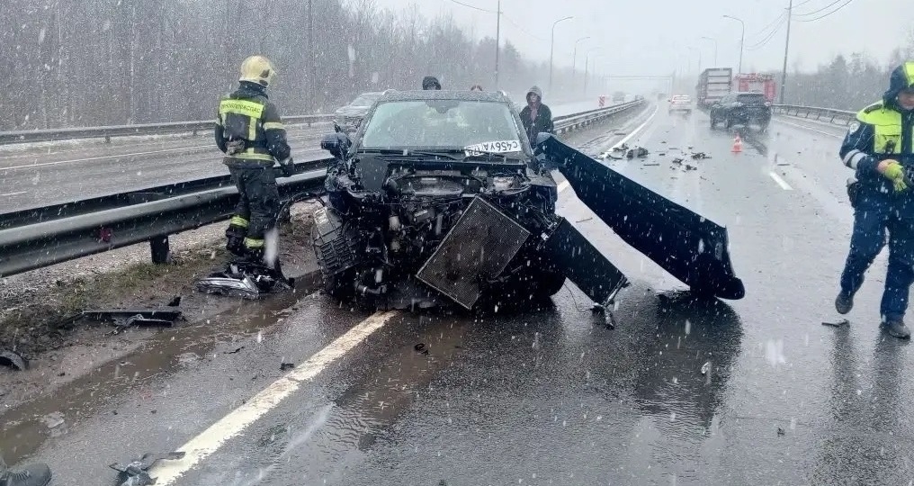Выпавший снег спровоцировал ряд ДТП на «Коле» в Ленобласти