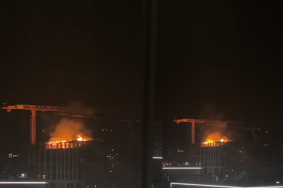    Пожарные продолжают тушить. Фото: предоставлено читателем