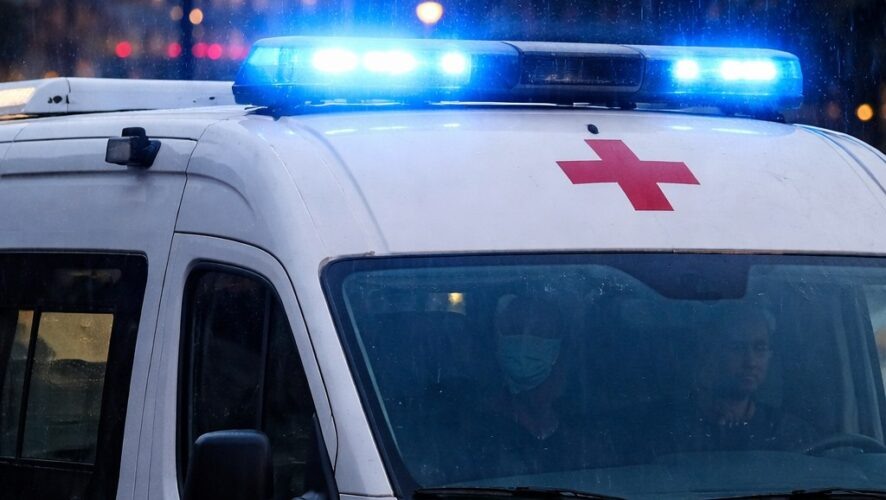 Четыре человека попали в больницу после разлива хлорки в бассейне