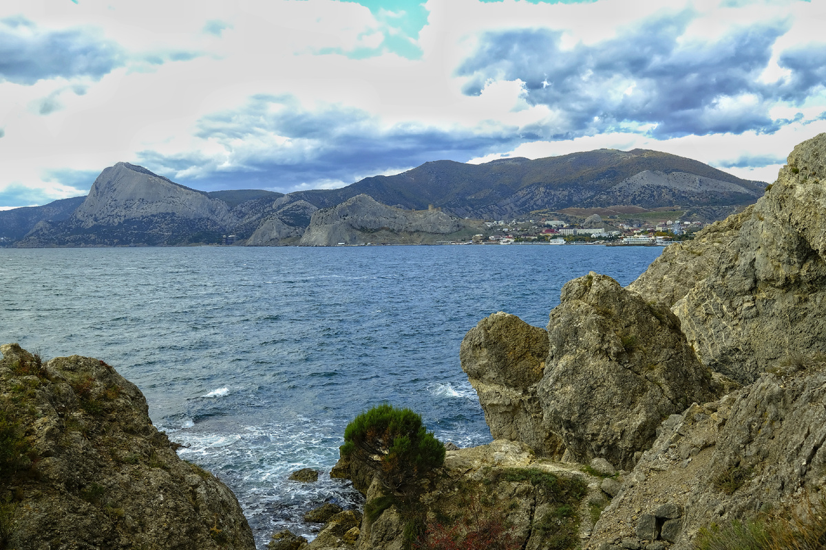 Вид с тропы на Чёрное море.