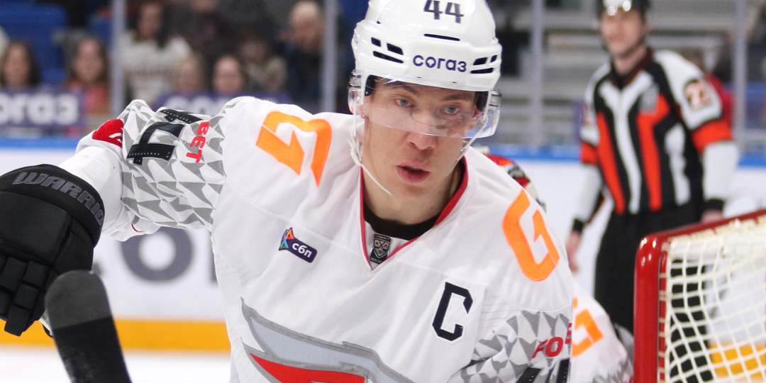 «Авангард» обыграл «Локомотив» в матче плей-офф с двумя массовыми драками