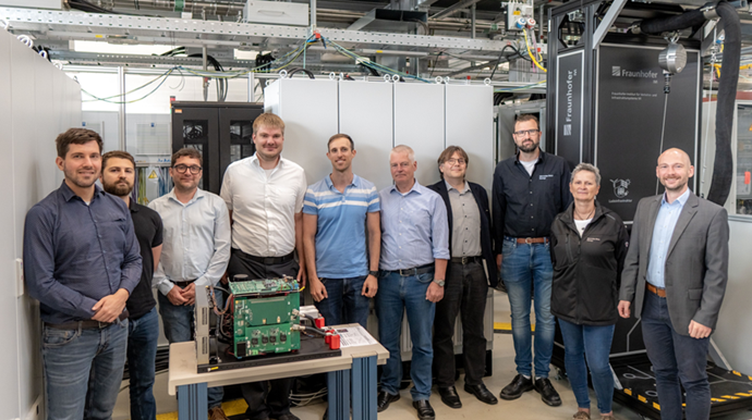 Группа разработчиков со своим продуктом