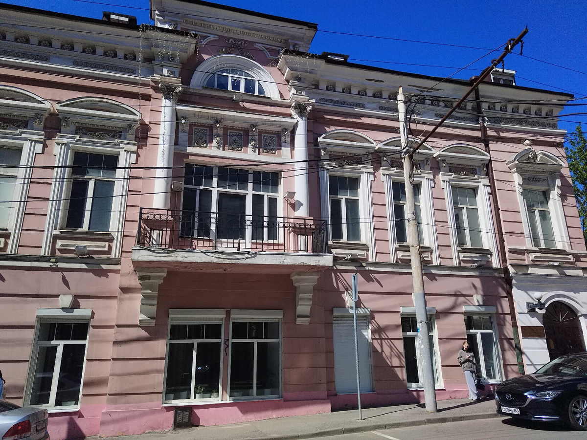 Старинный особняк, в котором был клуб Дункан.