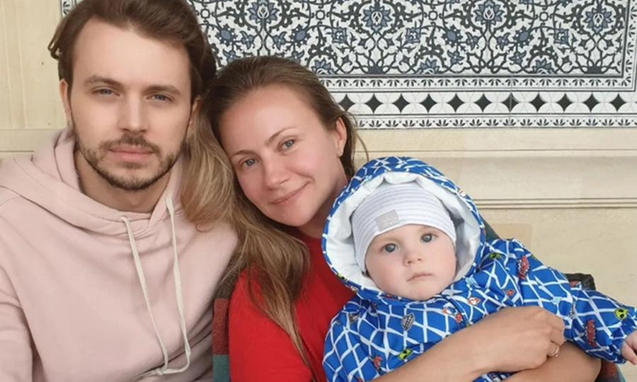 Скандал в семье Мироновой! Актриса ДОВЕЛА молодого мужа до суда: «Ребёнок останется со мной, точка!