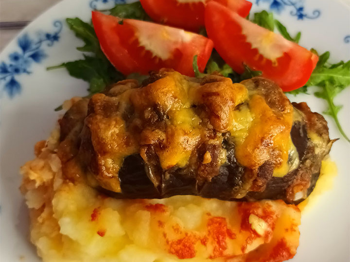 Баклажаны с мясным фаршем на картофельным подушке. 🍆