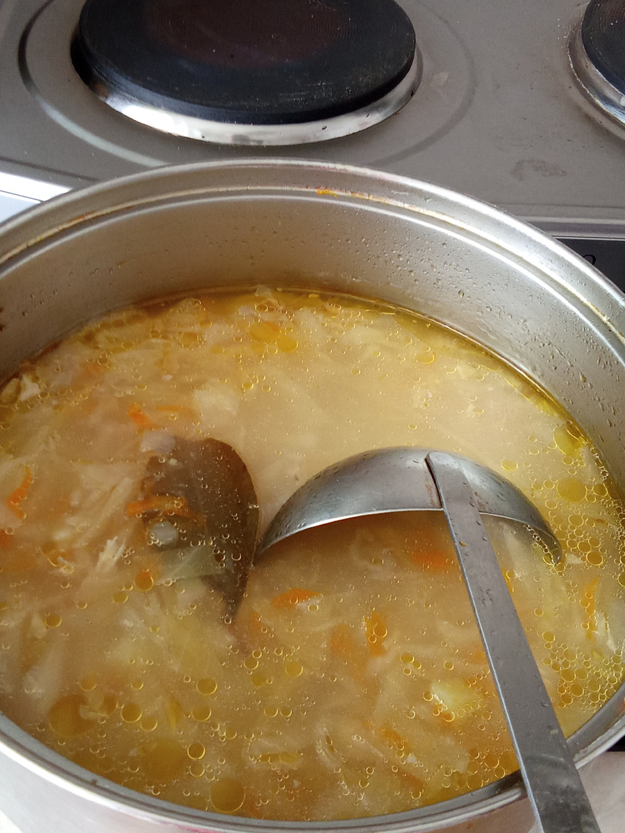         Щи из квашенной капусты.