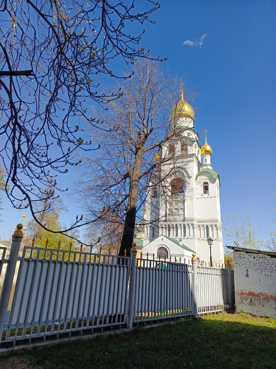 Фото 2 - вид на Храм-колокольню Воскресения Христова ("Рогожская свеча") со стороны улицы Рогожский посёлок.
