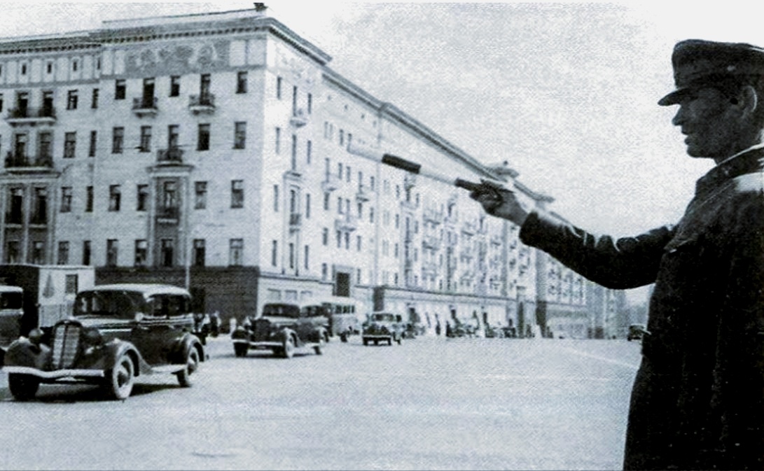 Столичный регулировщик 1940-х гг.
