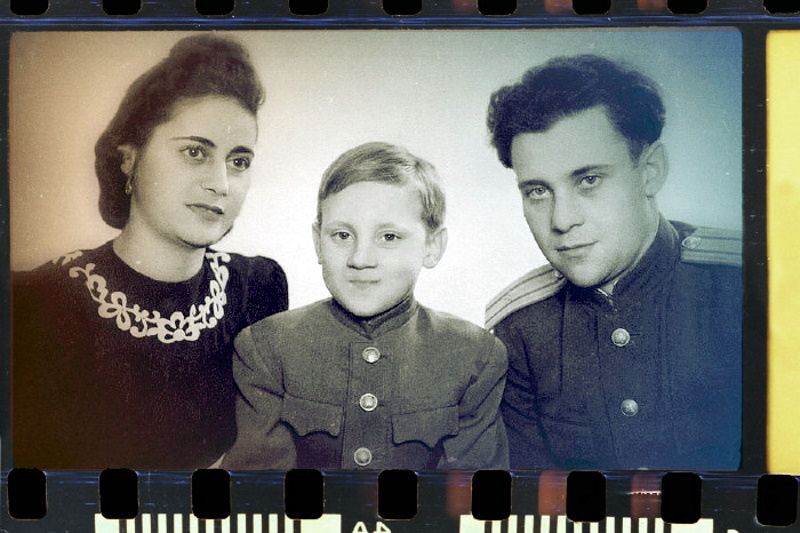 Высоцкий с родителями, фото из открытых источников