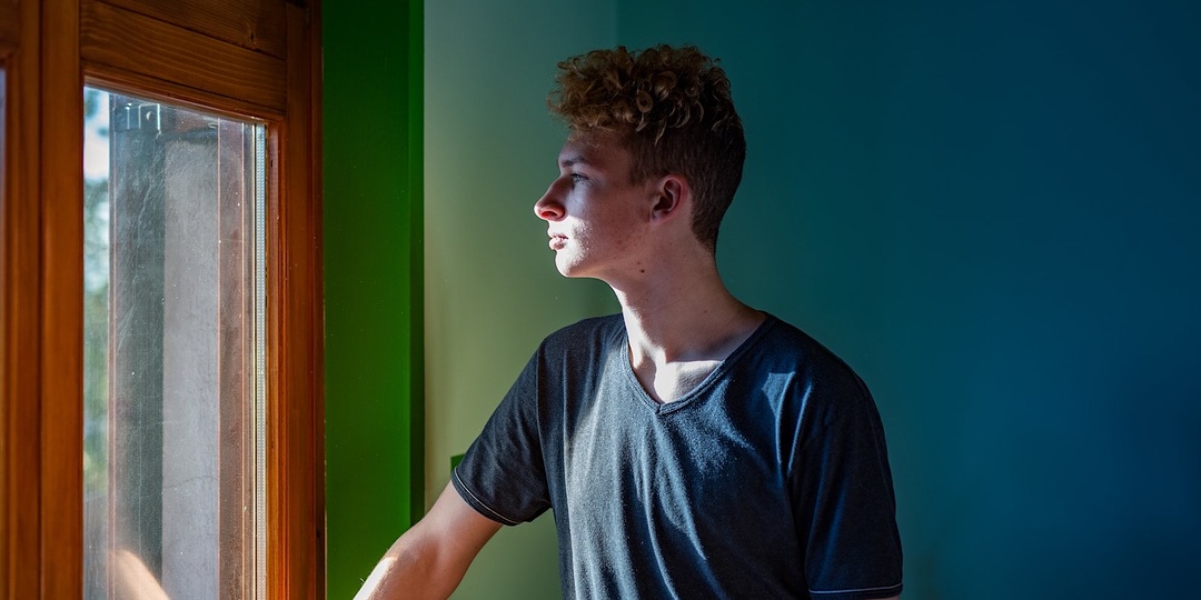 Почти 70% молодых людей отказывались от встреч с друзьями из-за нехватки денег