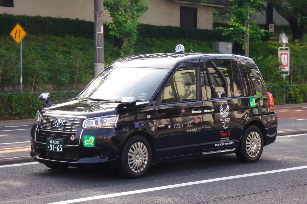 источник: https://commons.wikimedia.org/wiki/File:TOTO_TAXI_TOYOTA_JPN_TAXI.jpg (Creative Commons)
