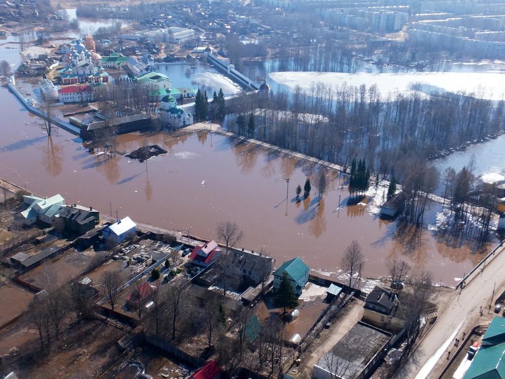 Фотофиксация затопления территории Тихвинского монастыря  📷
