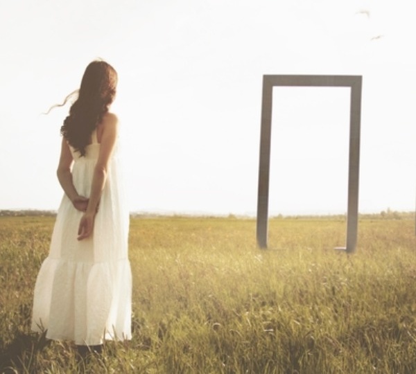 Одна дверь закрывается, другая открывается: гороскоп на неделю с 27 апреля по 3 мая