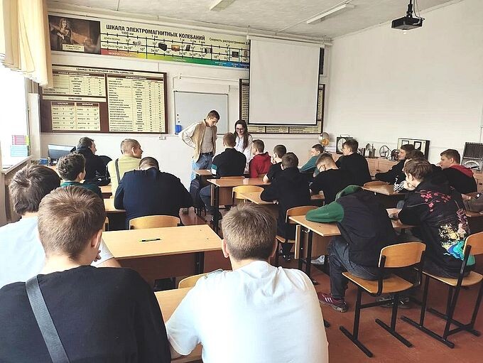 Студенты Бочкарёвского лицея сидят за партами