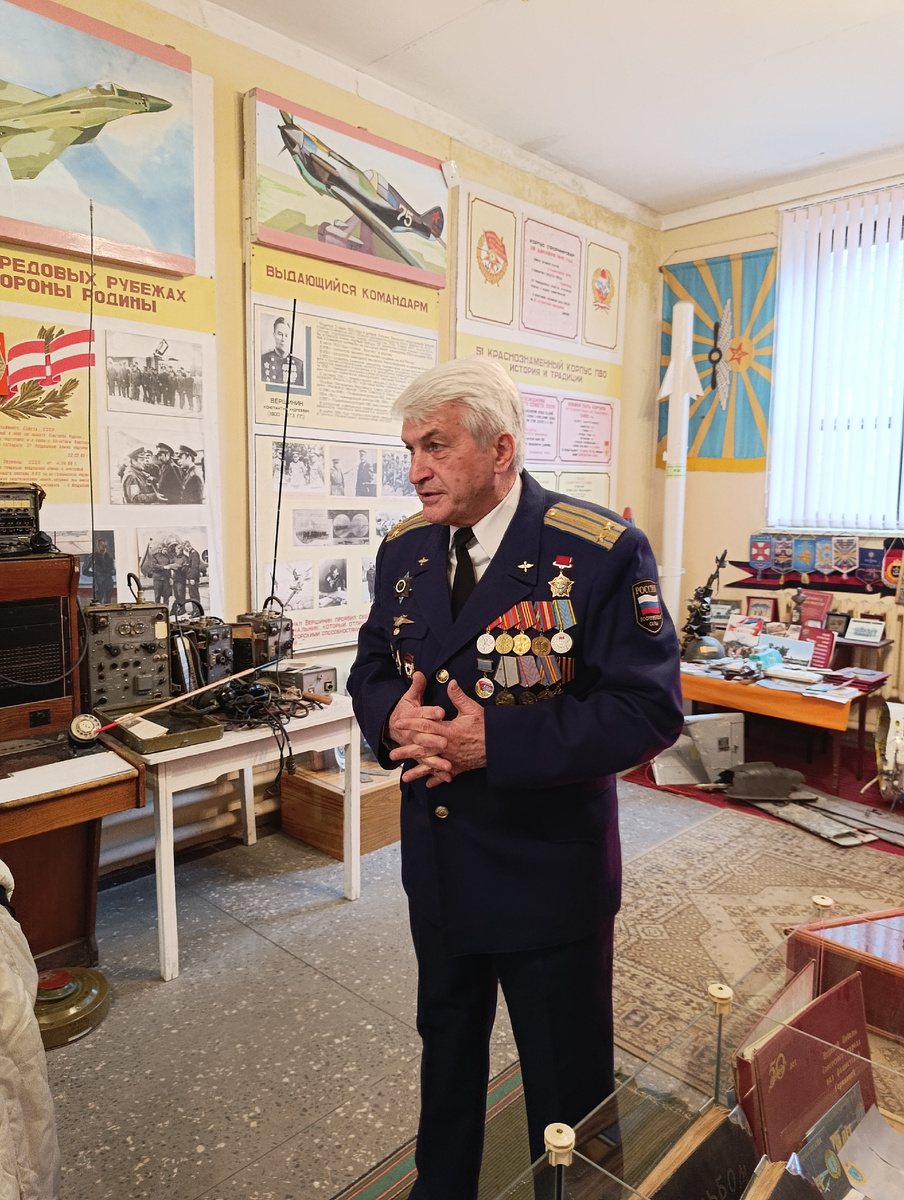 Возглавляет музей Потапов Виктор Алексеевич 
