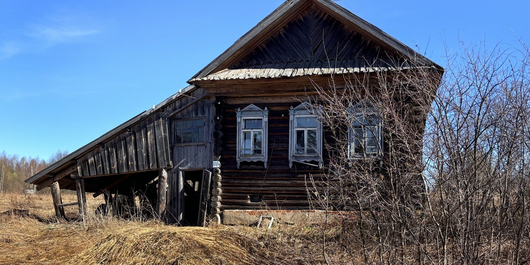 БОЛЬШАЯ ЗАБРОШЕННАЯ ДЕРЕВНЯ В СЕВЕРНЫХ ЛЕСАХ. ЧТО ЗДЕСЬ УВИДЕЛ?
